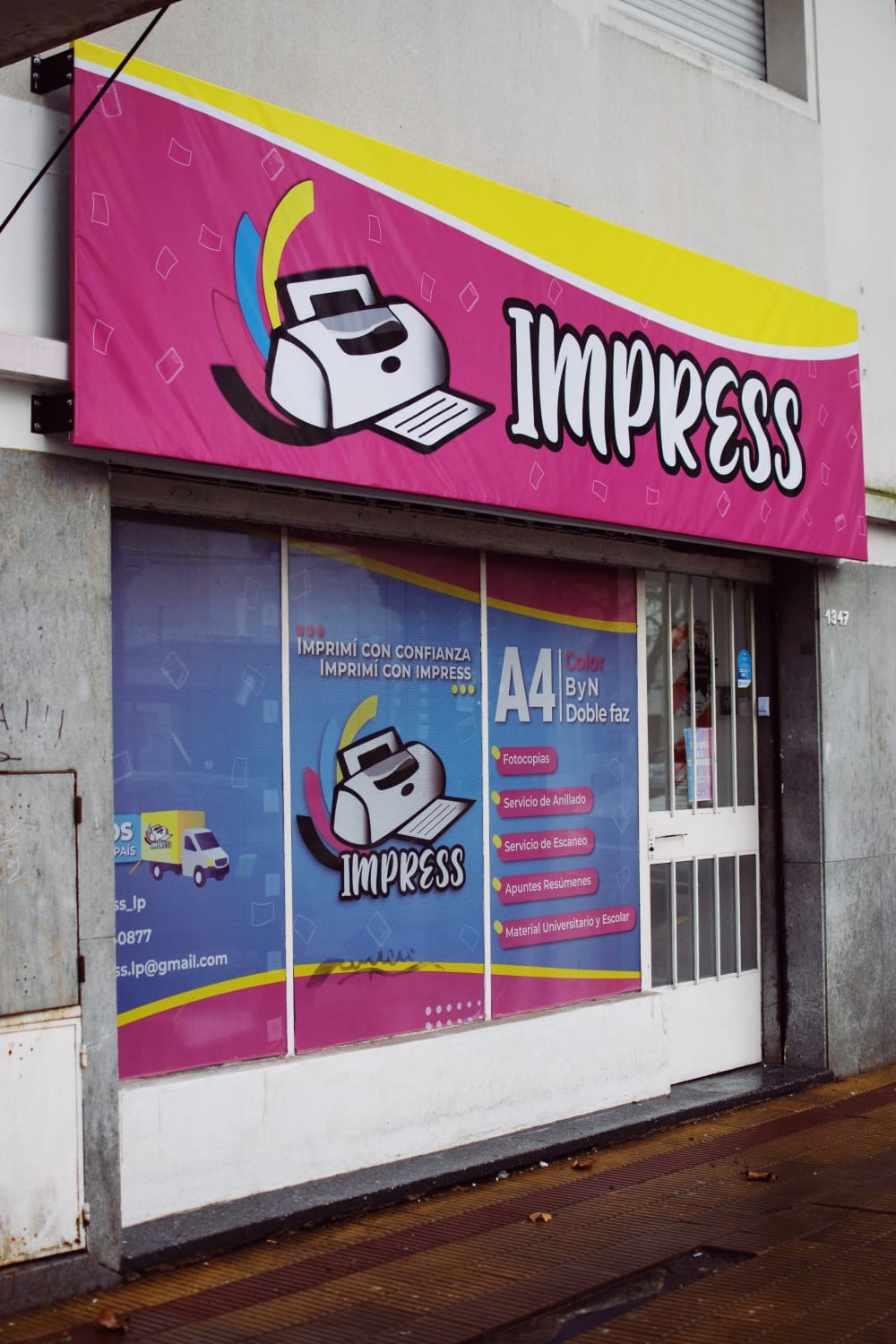 Fachada del local de Impress